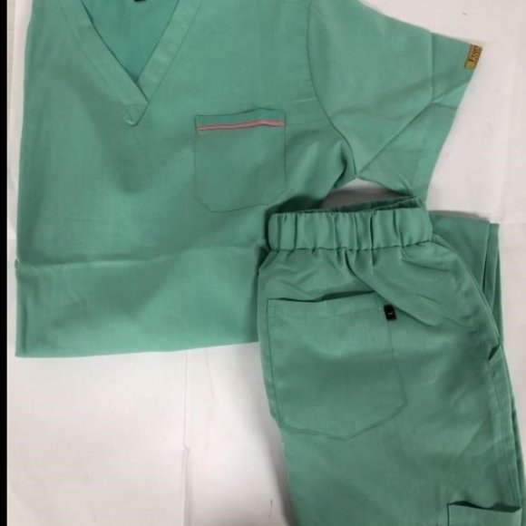 NWOT: 2-PIECE FRONTLINE SCRUB SUITS - Picture 1 of 6